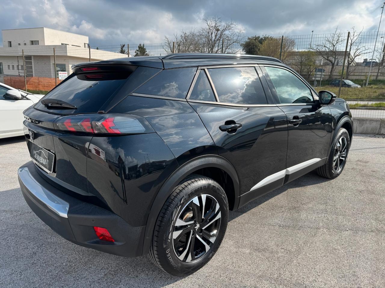 Peugeot 2008 motore elettrico 136 CV Allure