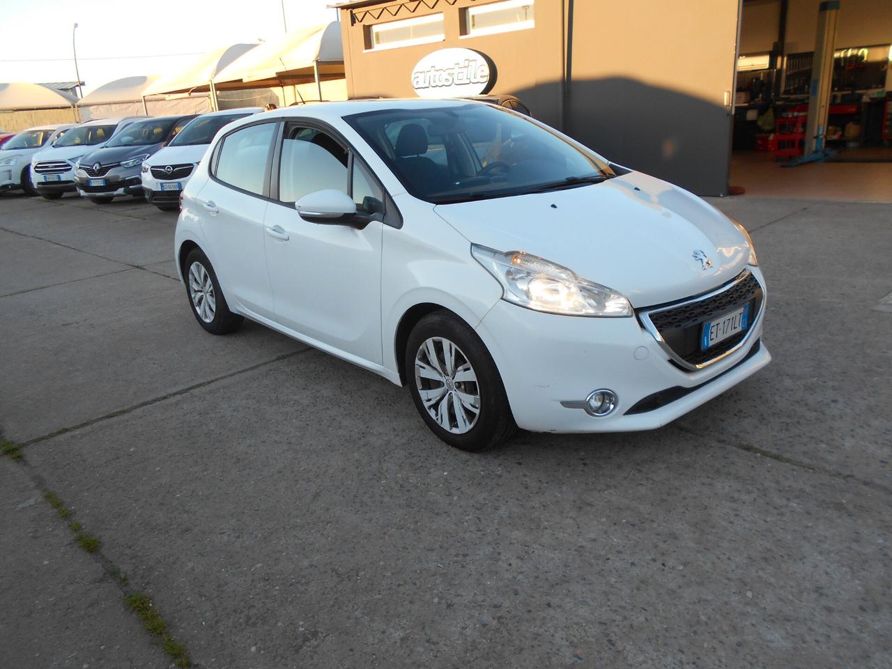 Peugeot 208 1.4 HDi 68 CV 5 porte Allure