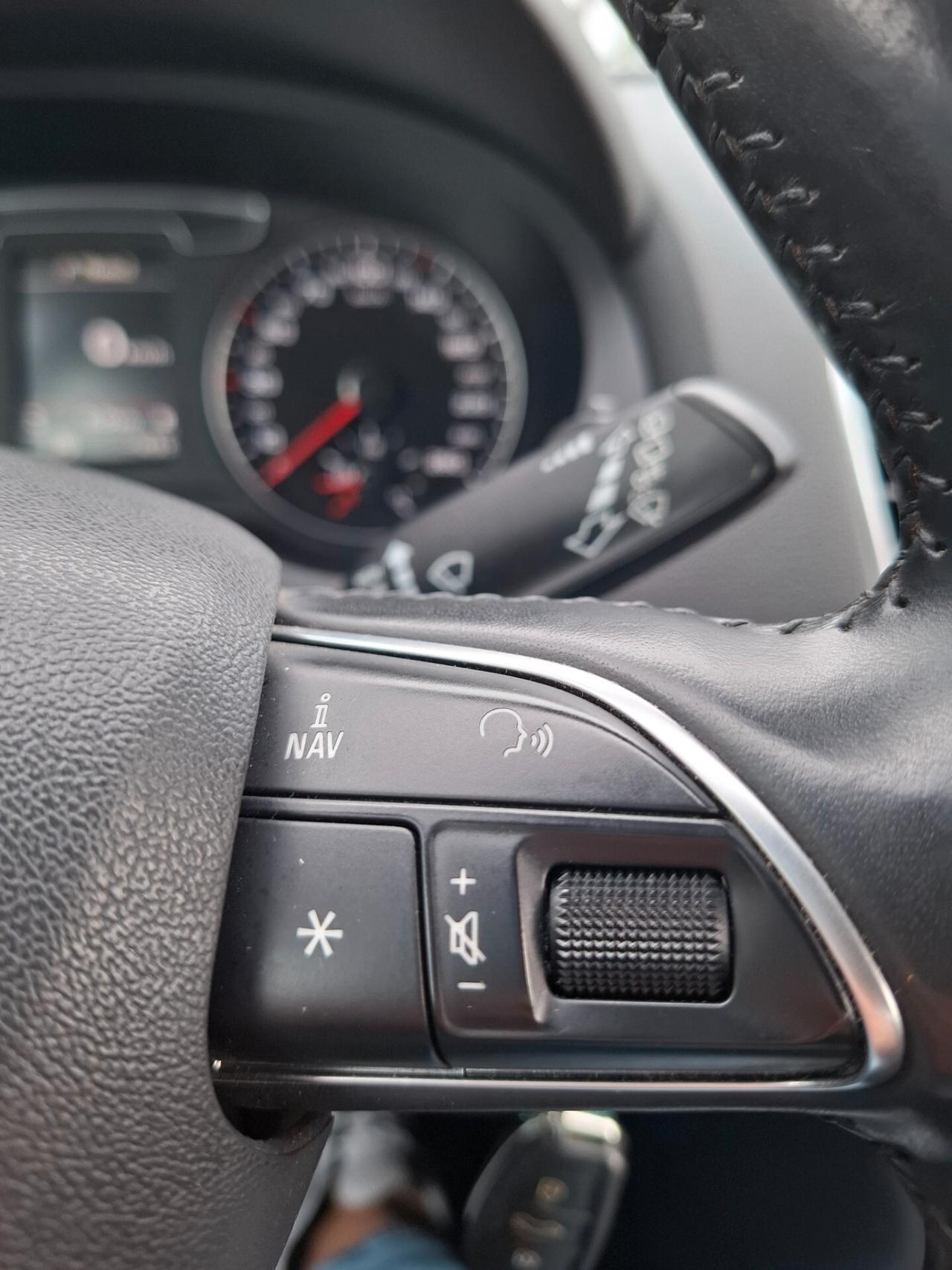 Audi Q3 S-LINE 2.0 TDI 150cv *LED-NAVY*RADAR-