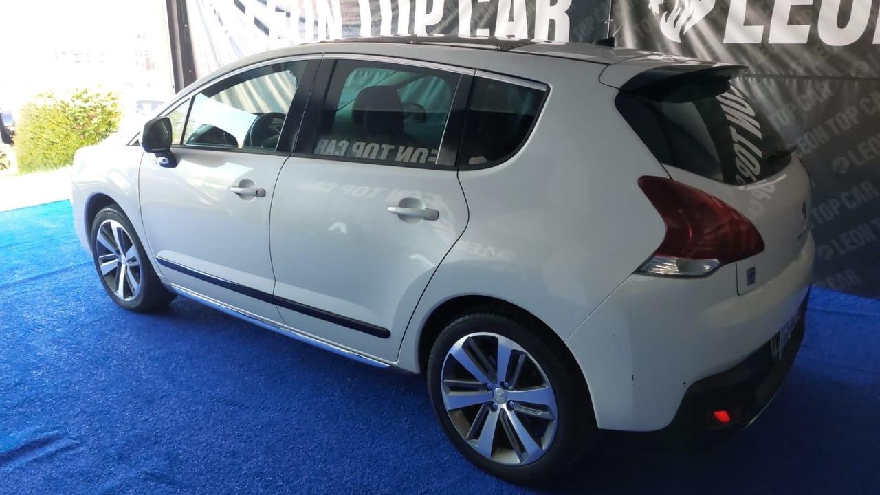 Peugeot 3008 Ibrida 4x4 automatica full tetto