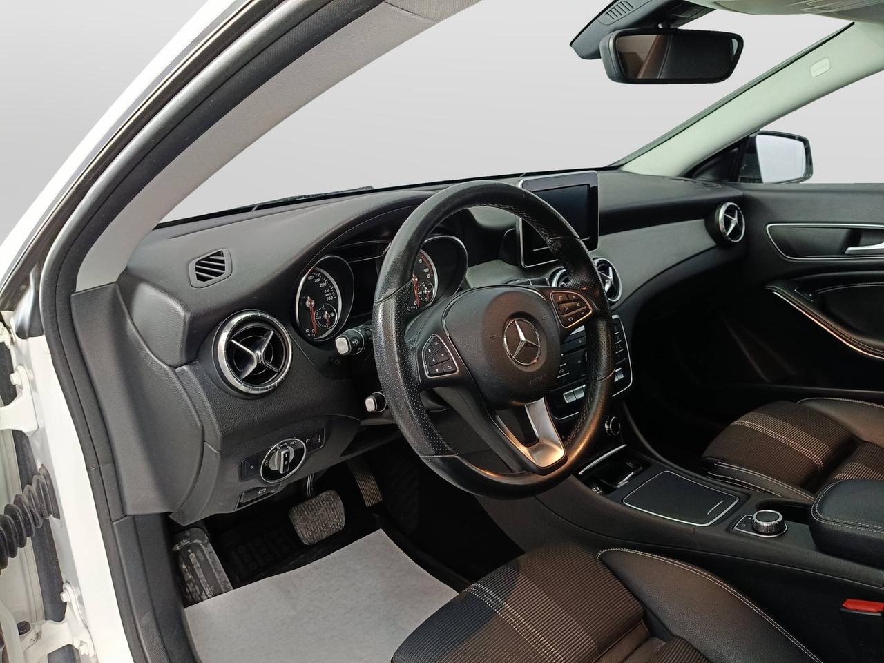 Mercedes-Benz Classe CLA (C/X117) - MERCEDES CLA 200 d S.W. Automatic Sport
