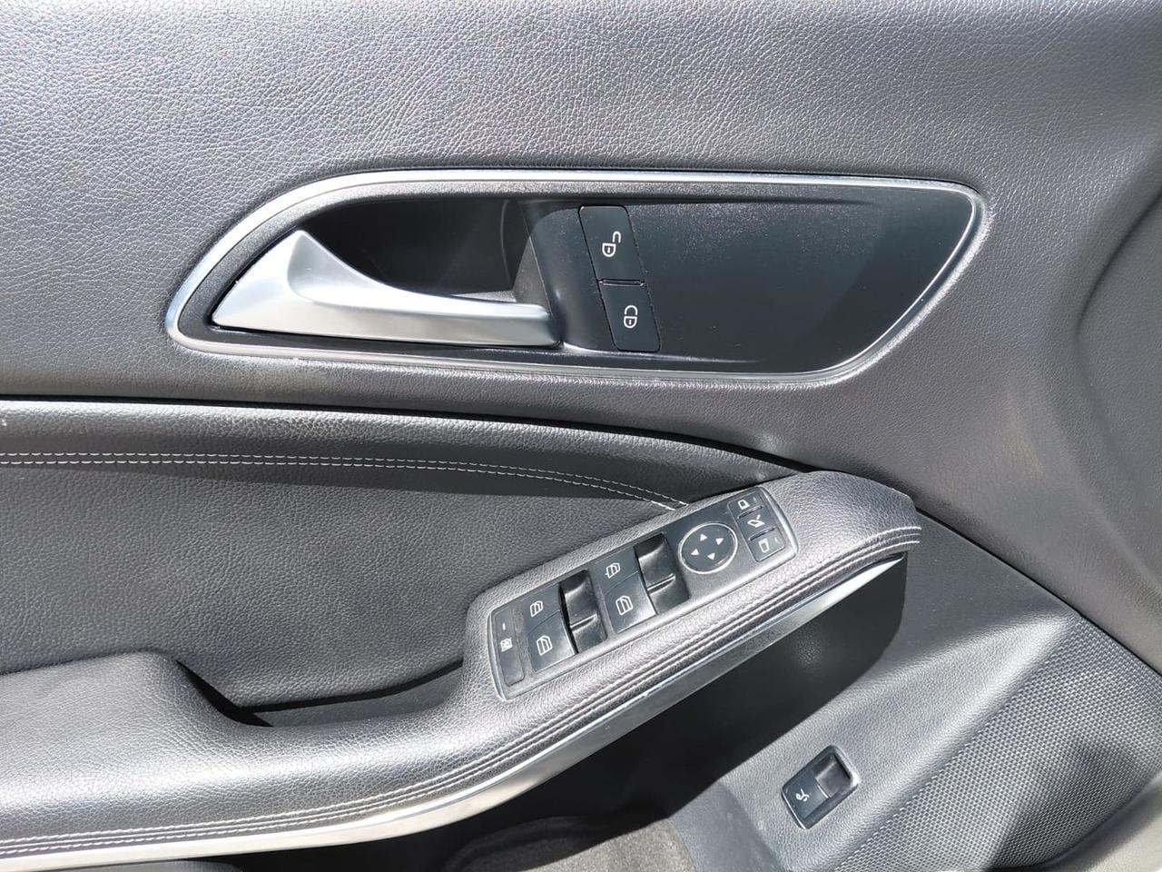 Mercedes-Benz CLA 180 Executive Shooting Br #11009