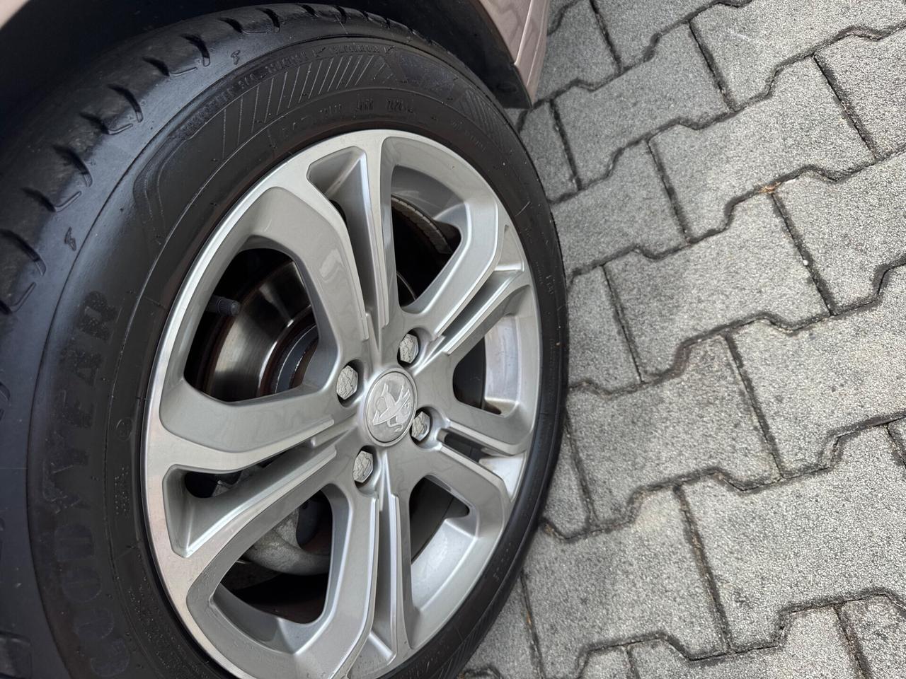 Peugeot 208 1.4 e-HDi 92 CV 5 porte neopatentati