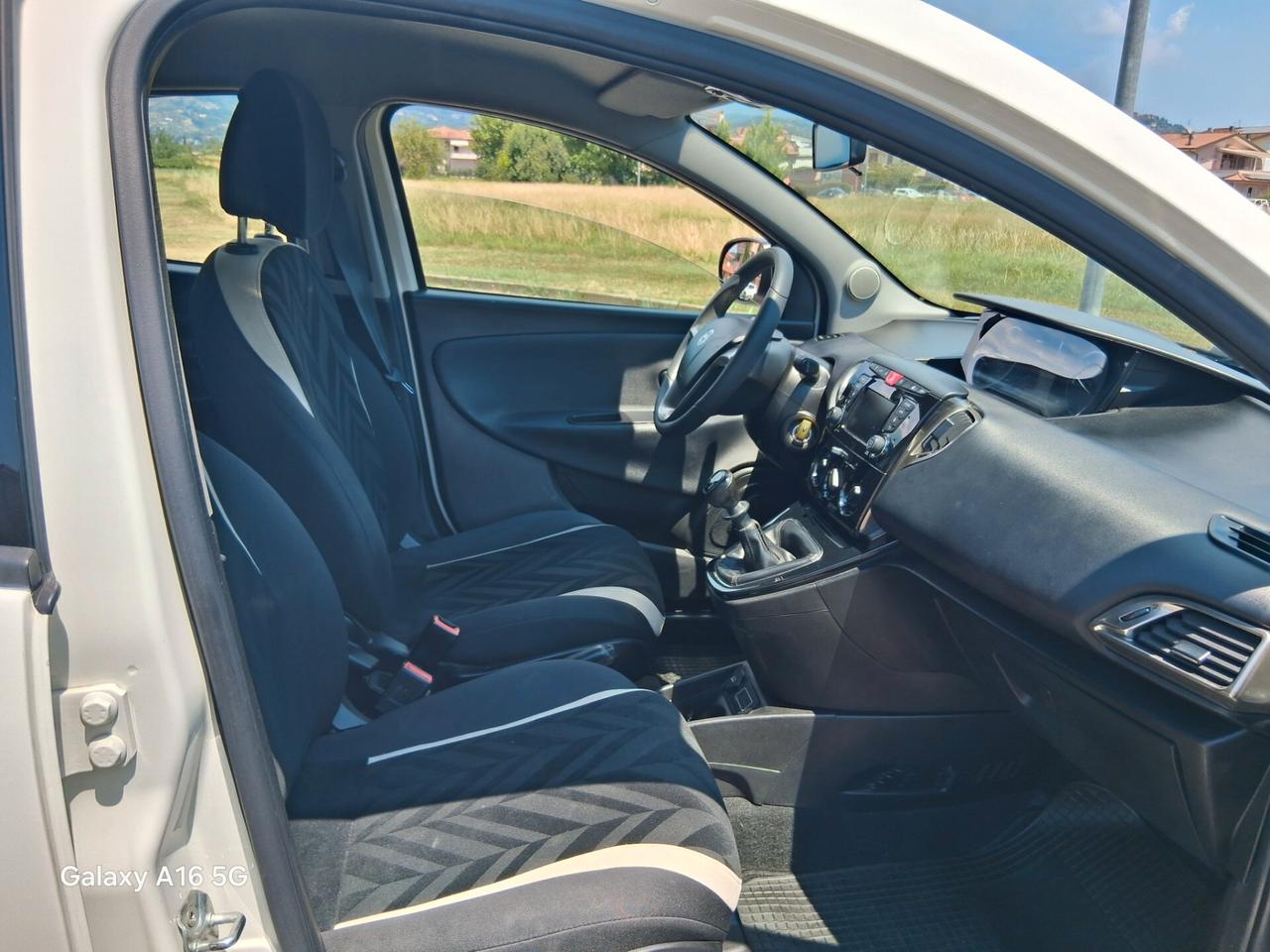 Lancia Ypsilon 1.2 69 CV 5 porte Gold