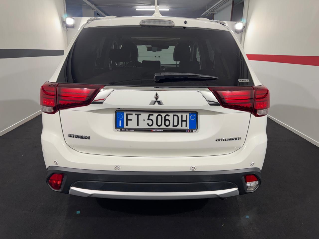 Mitsubishi Outlander 2.2 DI-D 4WD Instyle Plus SDA 7 posti