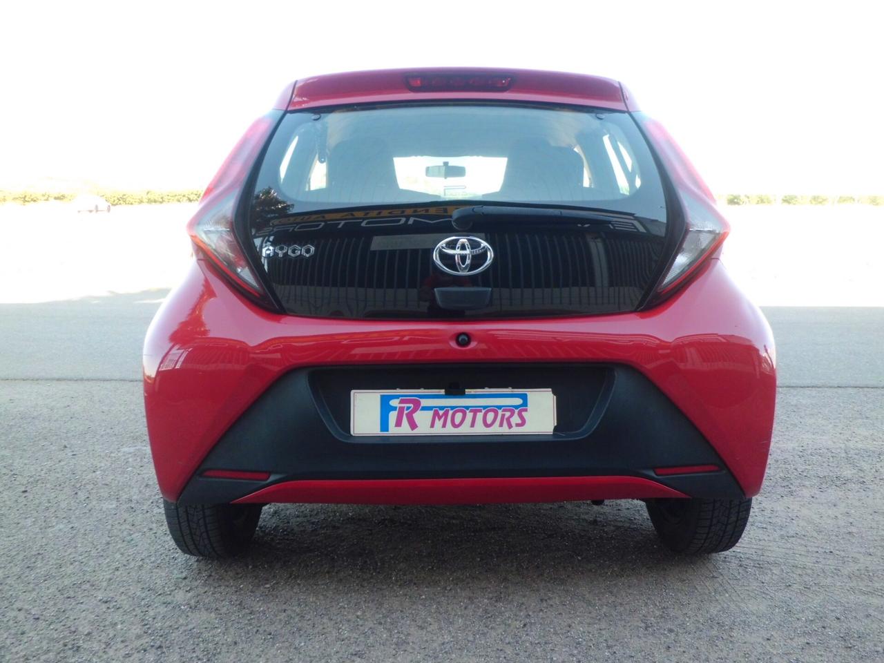 Toyota Aygo Connect 1.0 VVT-i 72 CV 5 porte x-clusiv red style MMT