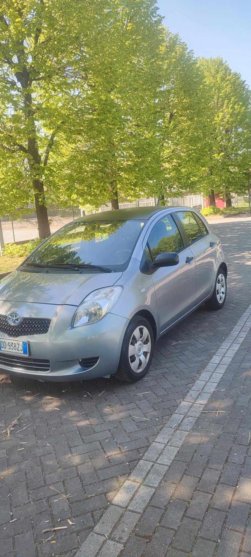 Toyota Yaris 1.0 5 porte