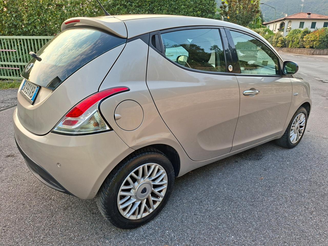 Lancia Ypsilon 1.2 GPL FINO AL 2034 / DA NEOPATENTATI / EURO 6