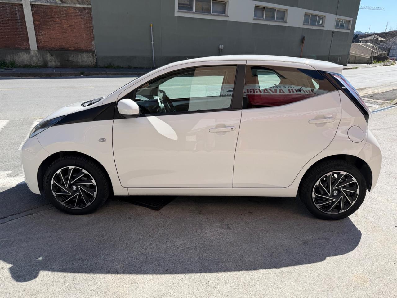 TOYOTA AYGO 1.0 NEOPATENTATI