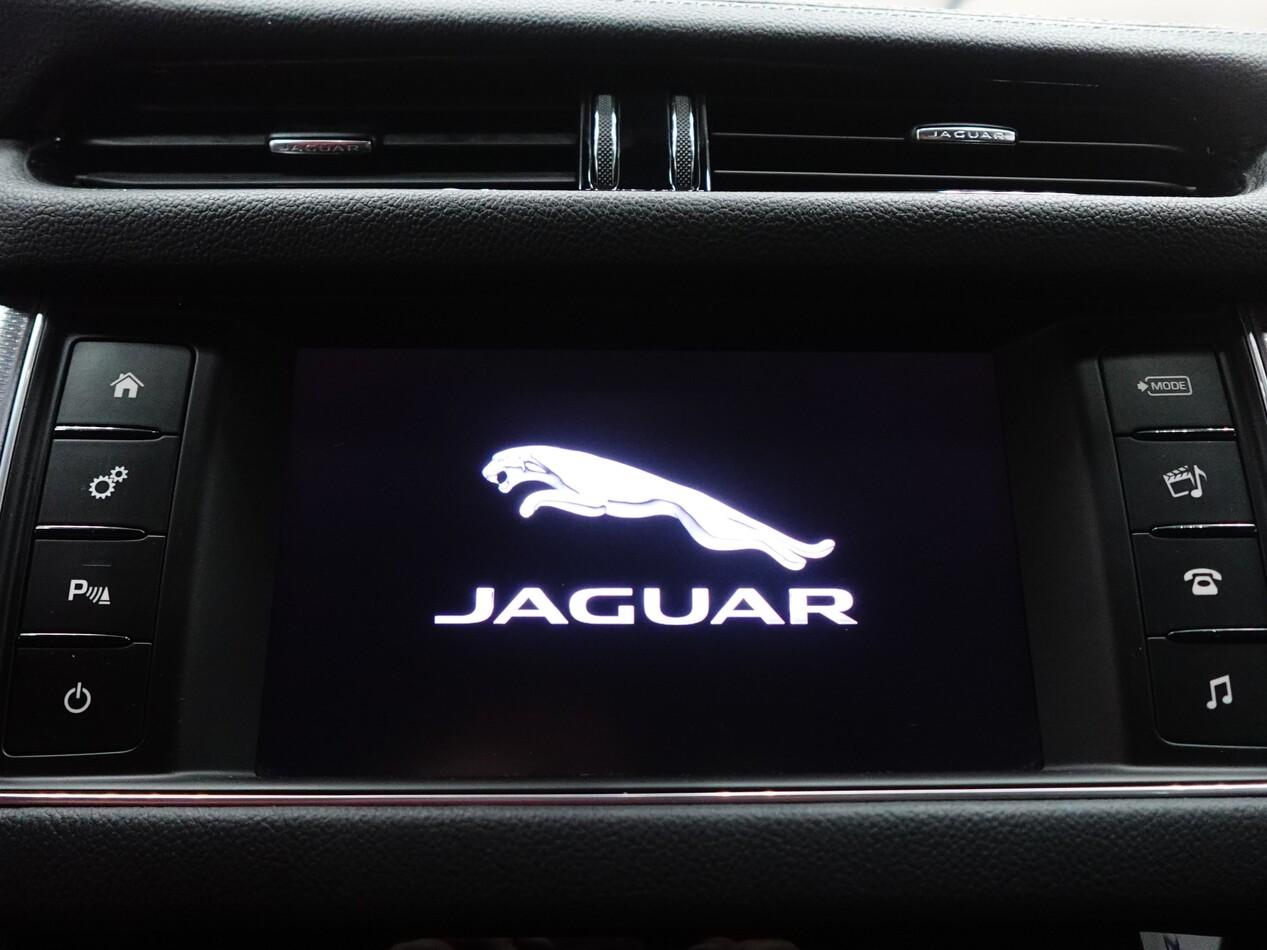 Jaguar XF 2.0d 180 CV R-SPORT