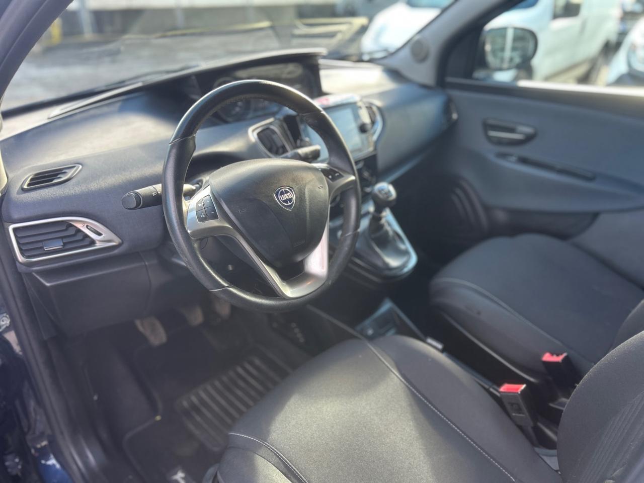 Lancia Ypsilon 0.9 t.air Gold metano 70cv