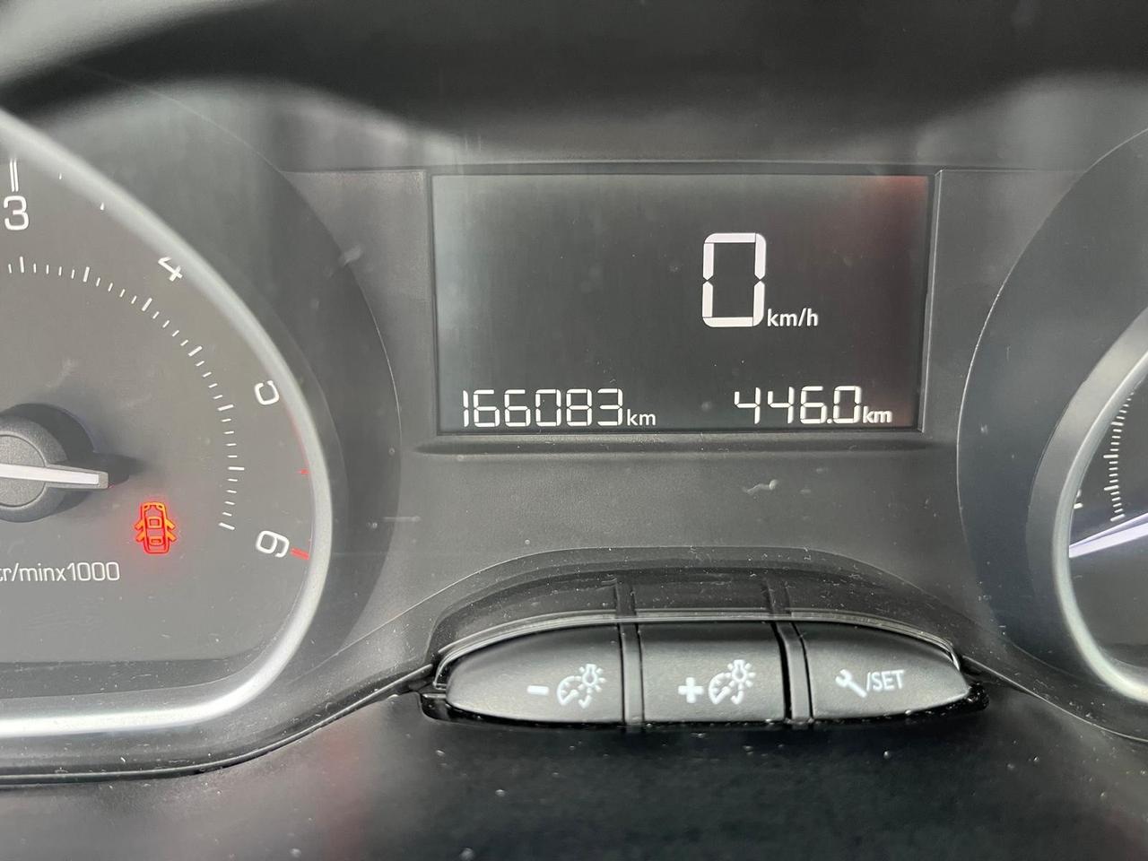 Peugeot 2008-1.6 blue hdi-full-2018