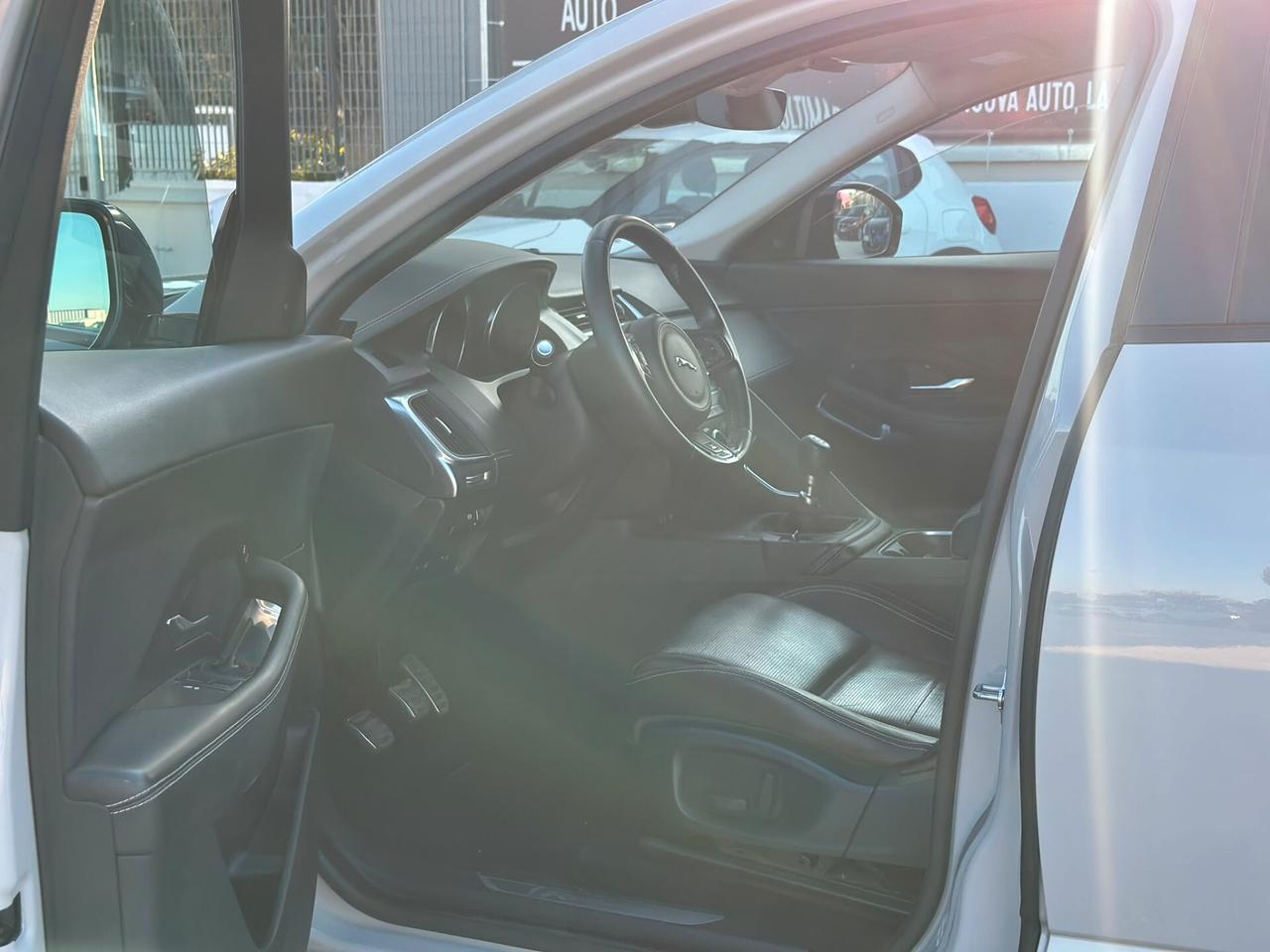 Jaguar E-Pace 2.0D 180CV AWD R-Dynamic