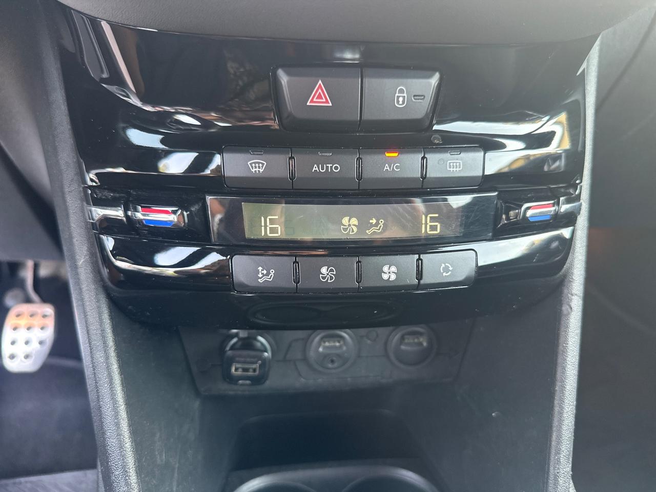 Peugeot 208 1.6 e-HDi 115 CV Stop&Start 3 porte XY