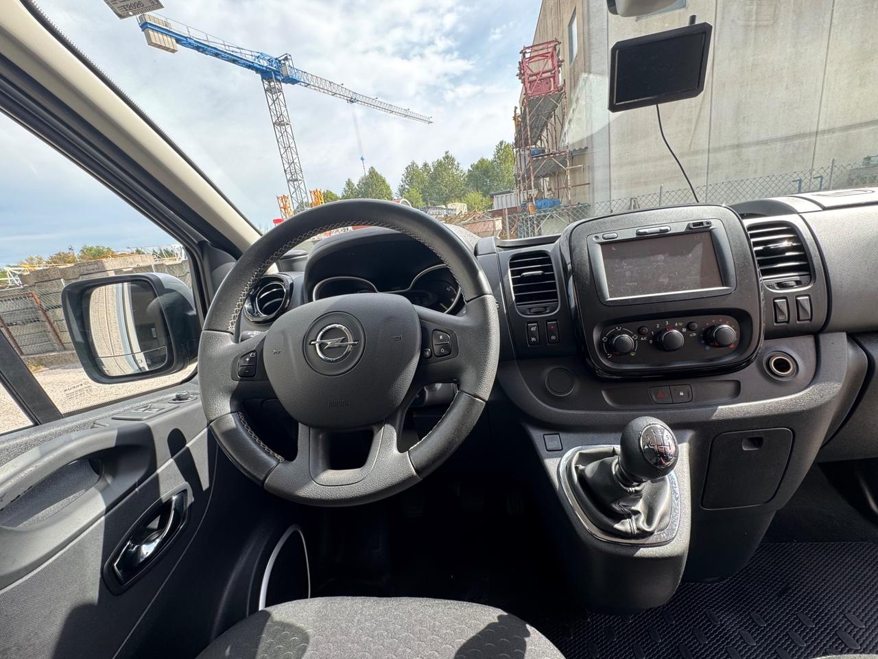 Opel Vivaro 9 posti passo lungo