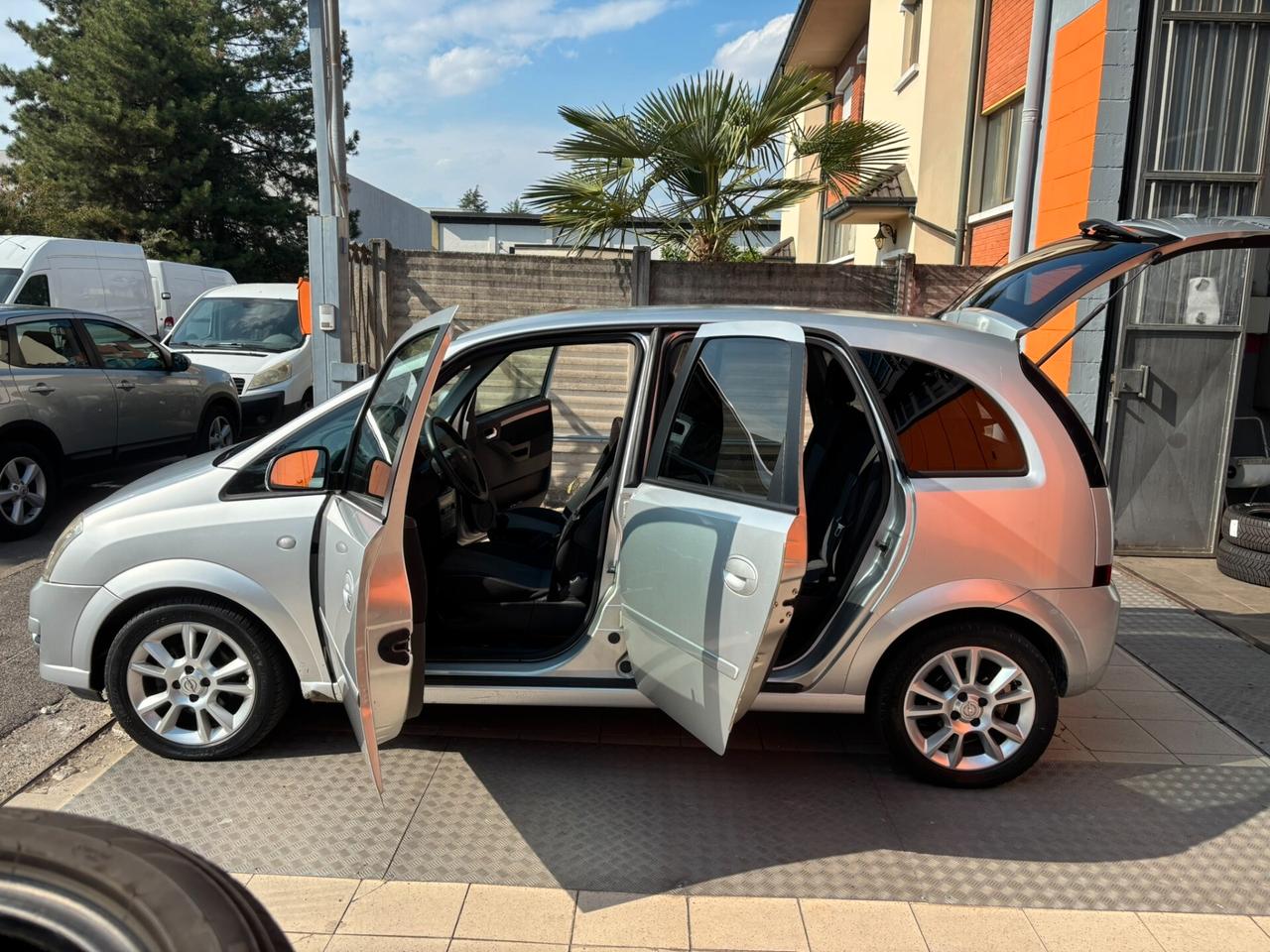 Opel Meriva 1.4 16V Cosmo adatto a neopatentati