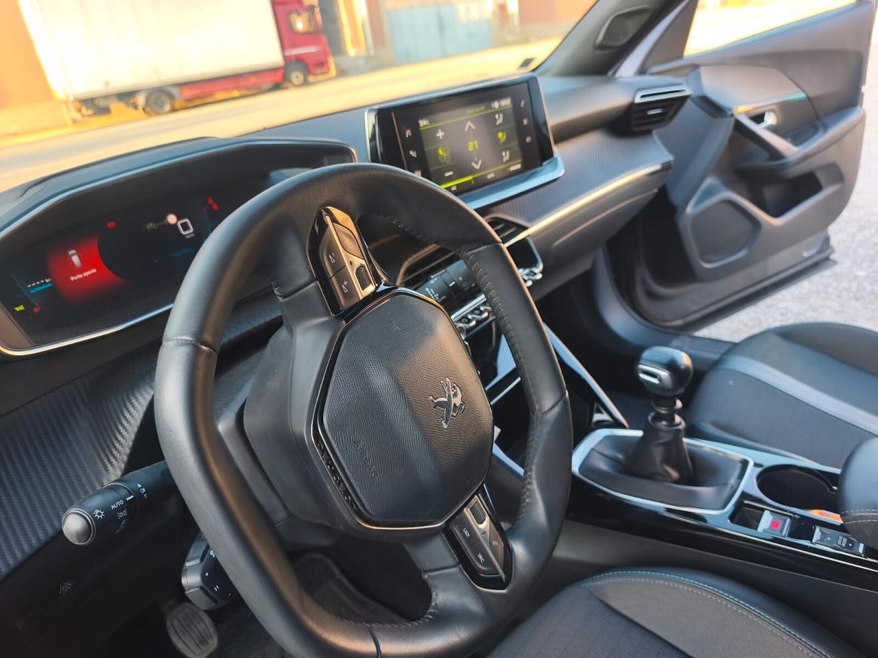 Peugeot 2008 -2023----1.2 Benzina