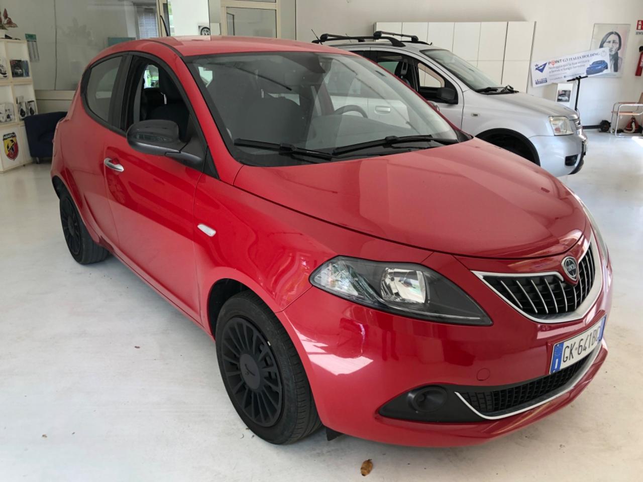 Lancia Ypsilon 1.0 FireFly 5 porte S&S Hybrid Ecochic Silver