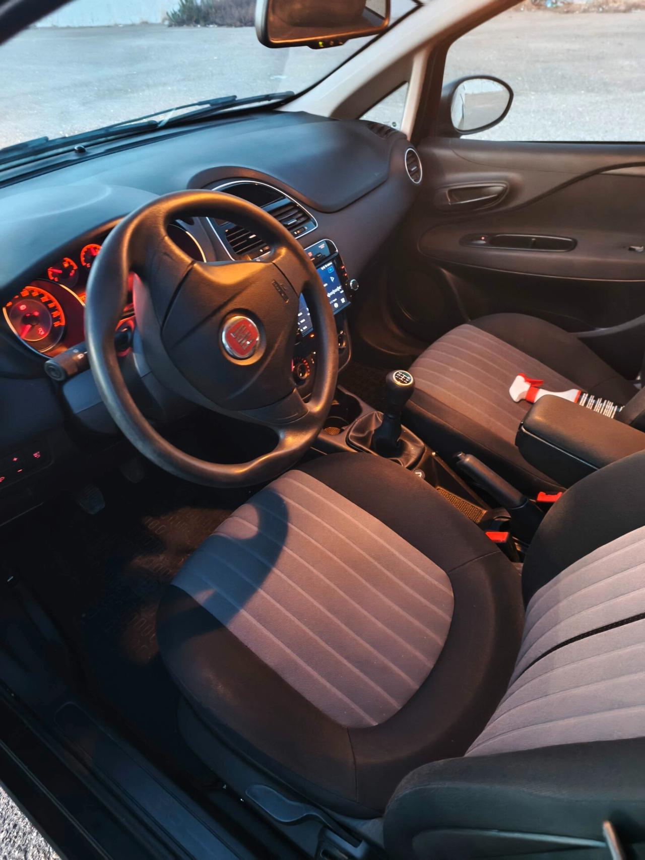 Fiat Punto 1.3 MJT II S&S 95 CV 5 porte Street(12 mesi di garanzia)
