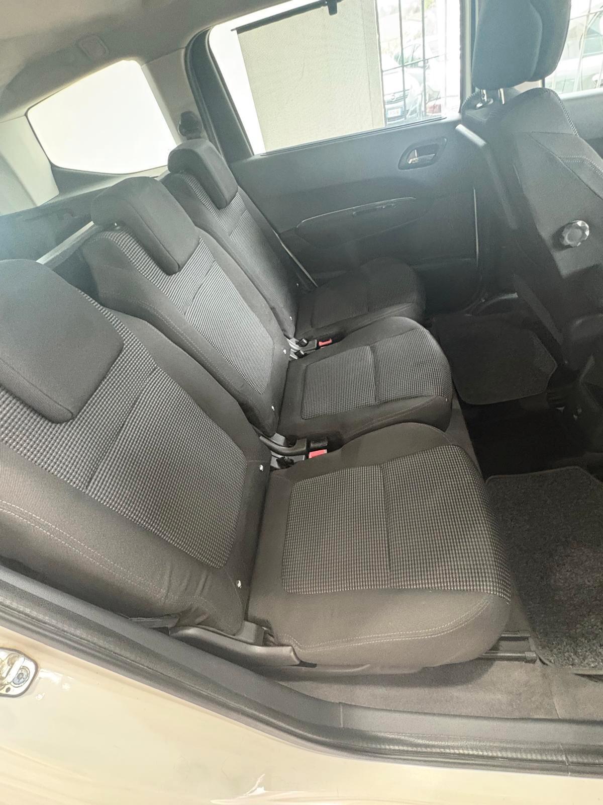 Peugeot 5008 1.6 HDi 12 MESI DI GARANZIA COMPLETA !!!