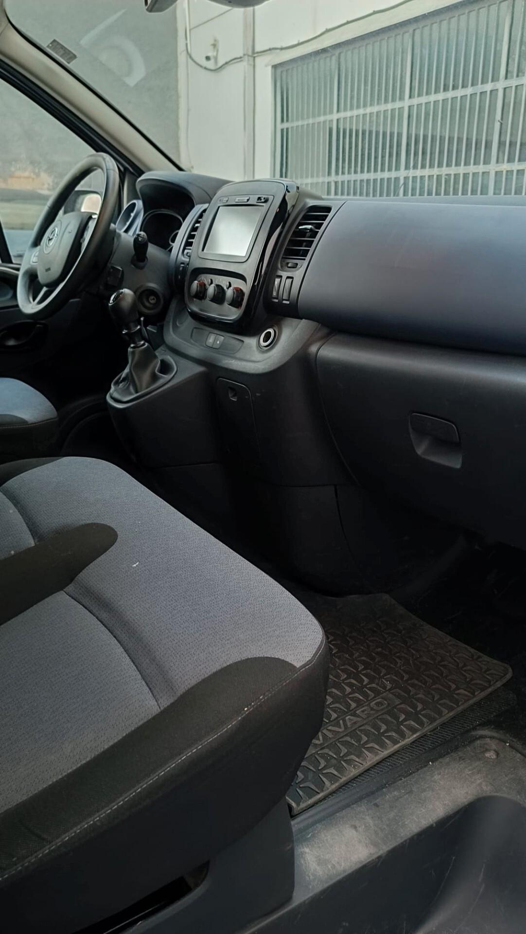 Opel Vivaro 1.7 CDti BITURBO S&S Kombi 9 posti con gancio traino