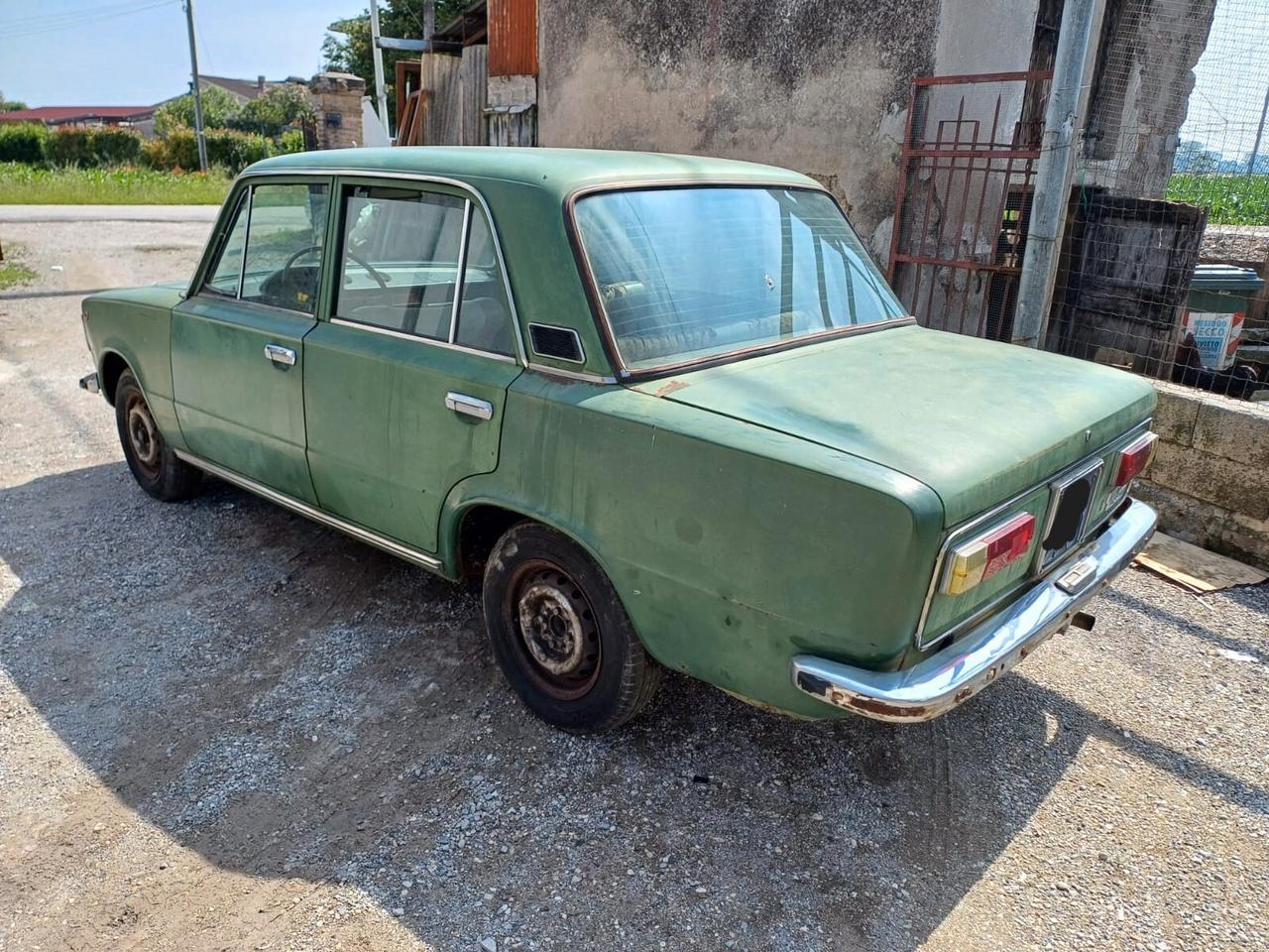 Fiat 124 Special berlina da restauro