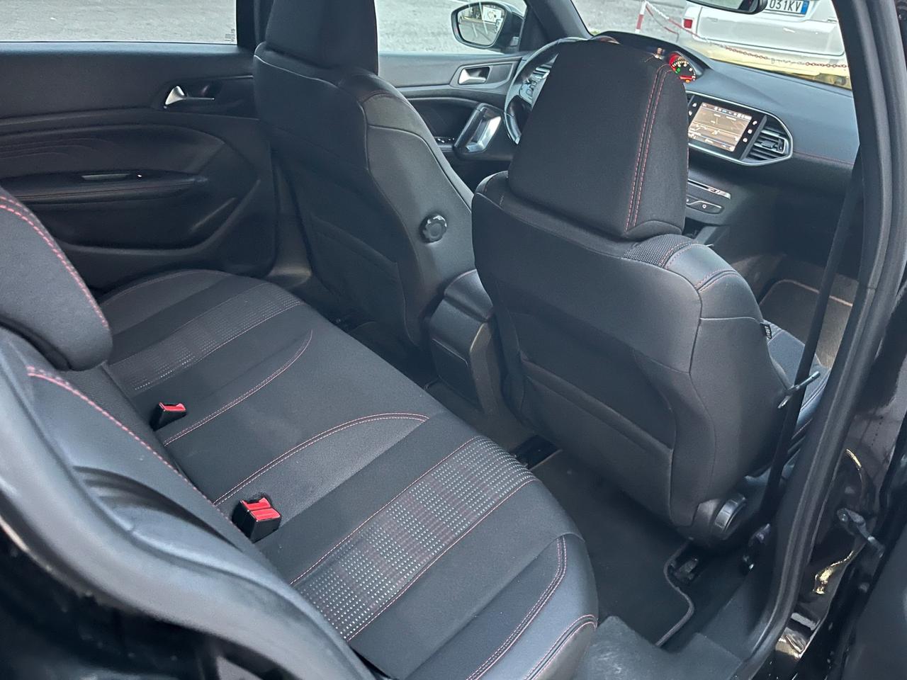 PEUGEOT 308 - GT LINE