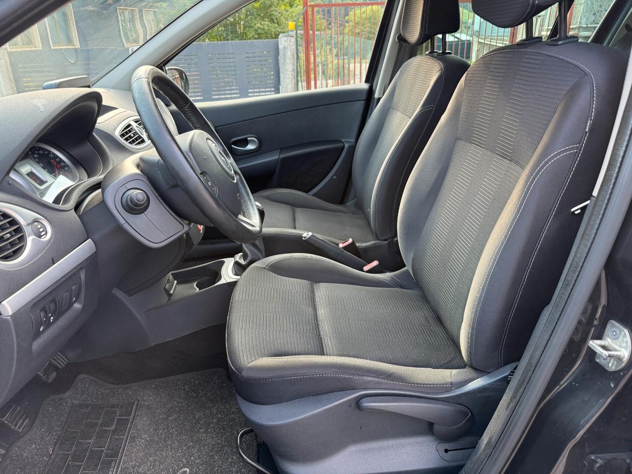 Renault Clio 1.2 16V 5 porte Confort 75cv