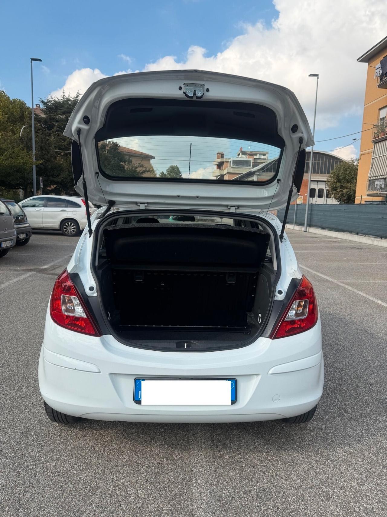 Opel Corsa 1.2 Gpl - NEOPATENTATI - 12 MESI DI GARANZIA -