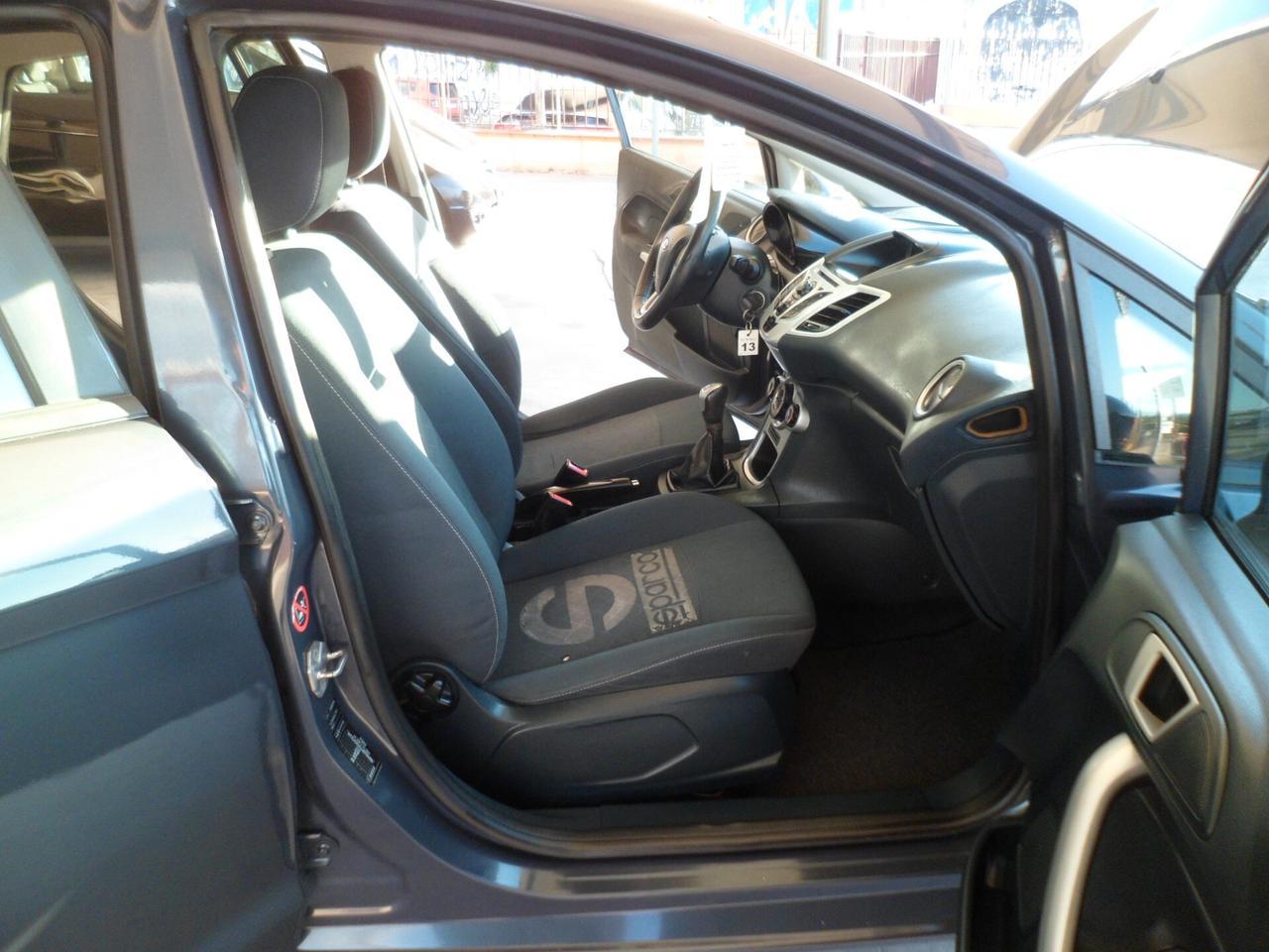 Ford Fiesta 1.4 TDCi 70CV 5 porte full 12