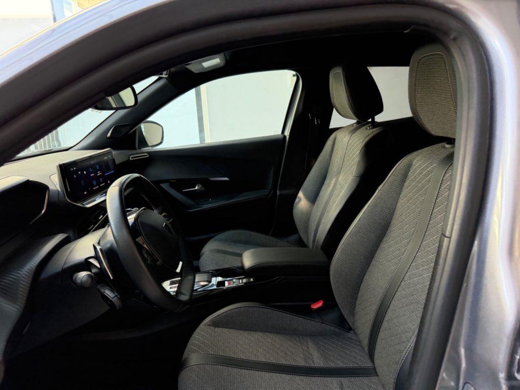 Peugeot 2008 PureTech 130 S&S EAT8 Allure da €229,00 mensili