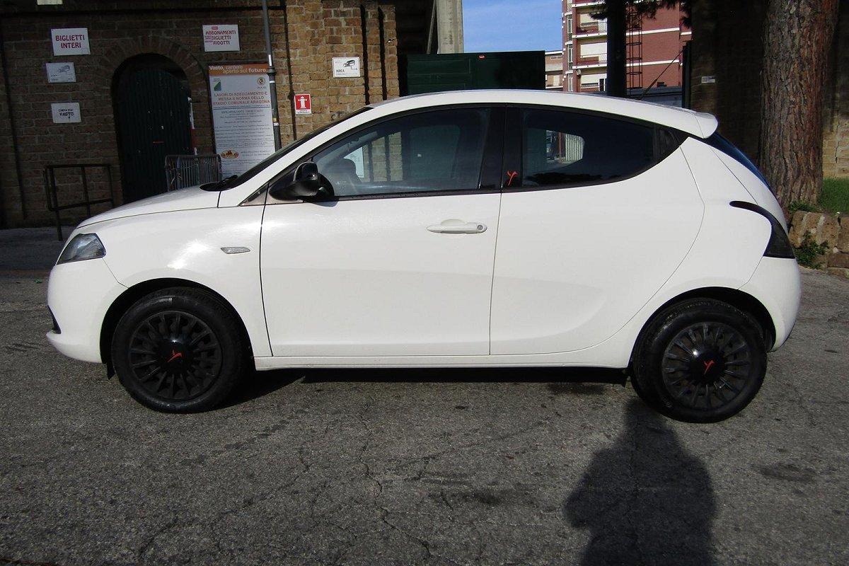 LANCIA Ypsilon 1.2 69 CV 5 porte GPL Ecochic Silver