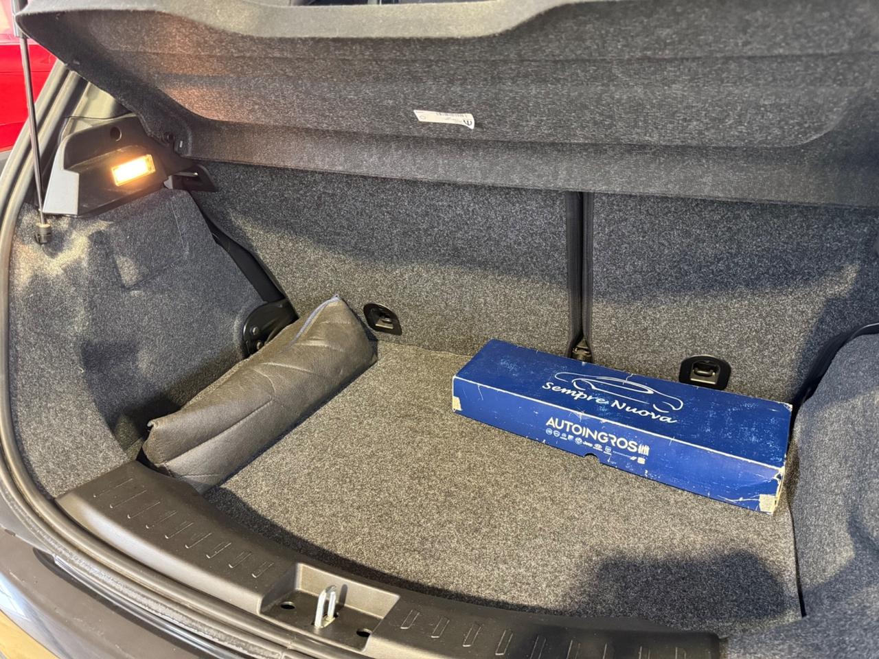 Lancia Ypsilon 1.2 69 CV 5 porte GPL Ecochic Black and Noir