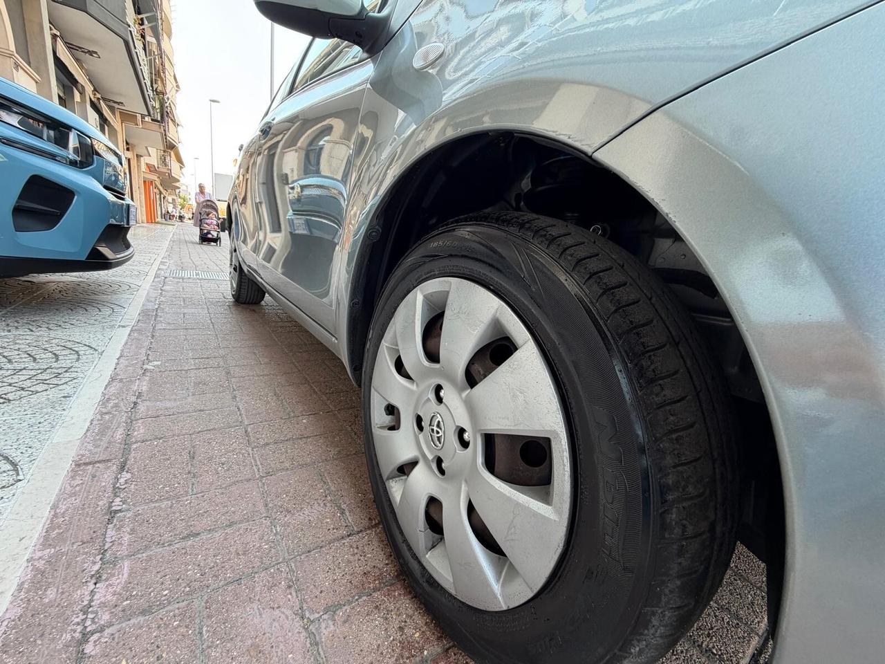 Toyota Yaris 1.0 5 porte Sol