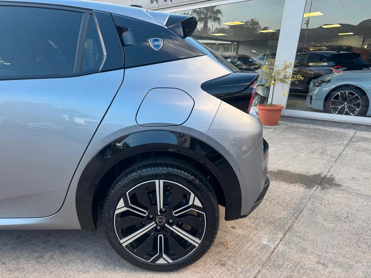 Lancia Ypsilon Hybrid DCT km0 pronta consegna