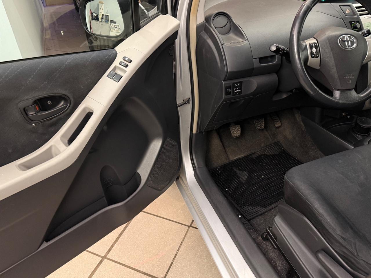 Toyota Yaris 1.0 5 porte Sol ok neopatentati