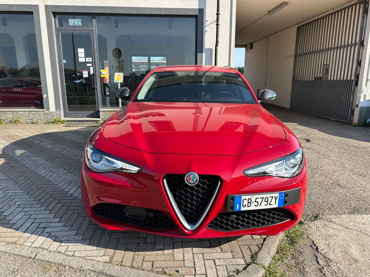 Alfa Romeo Giulia 2.0 Turbo 200 CV AT8 dettagli in Carbonio