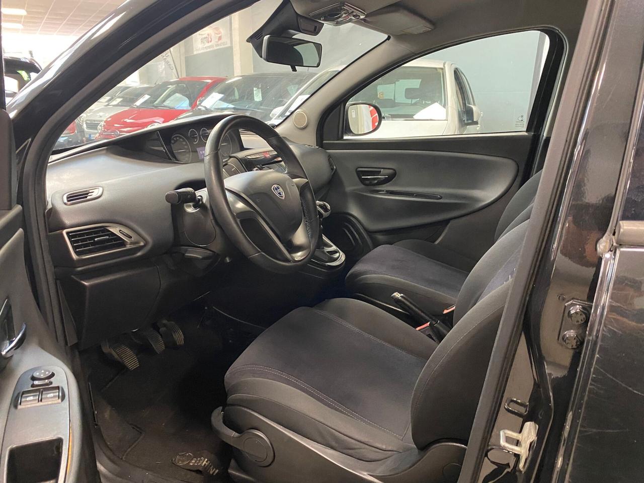 Lancia Ypsilon 1.3 MJT 16V 95 CV 5 porte S&S Silver