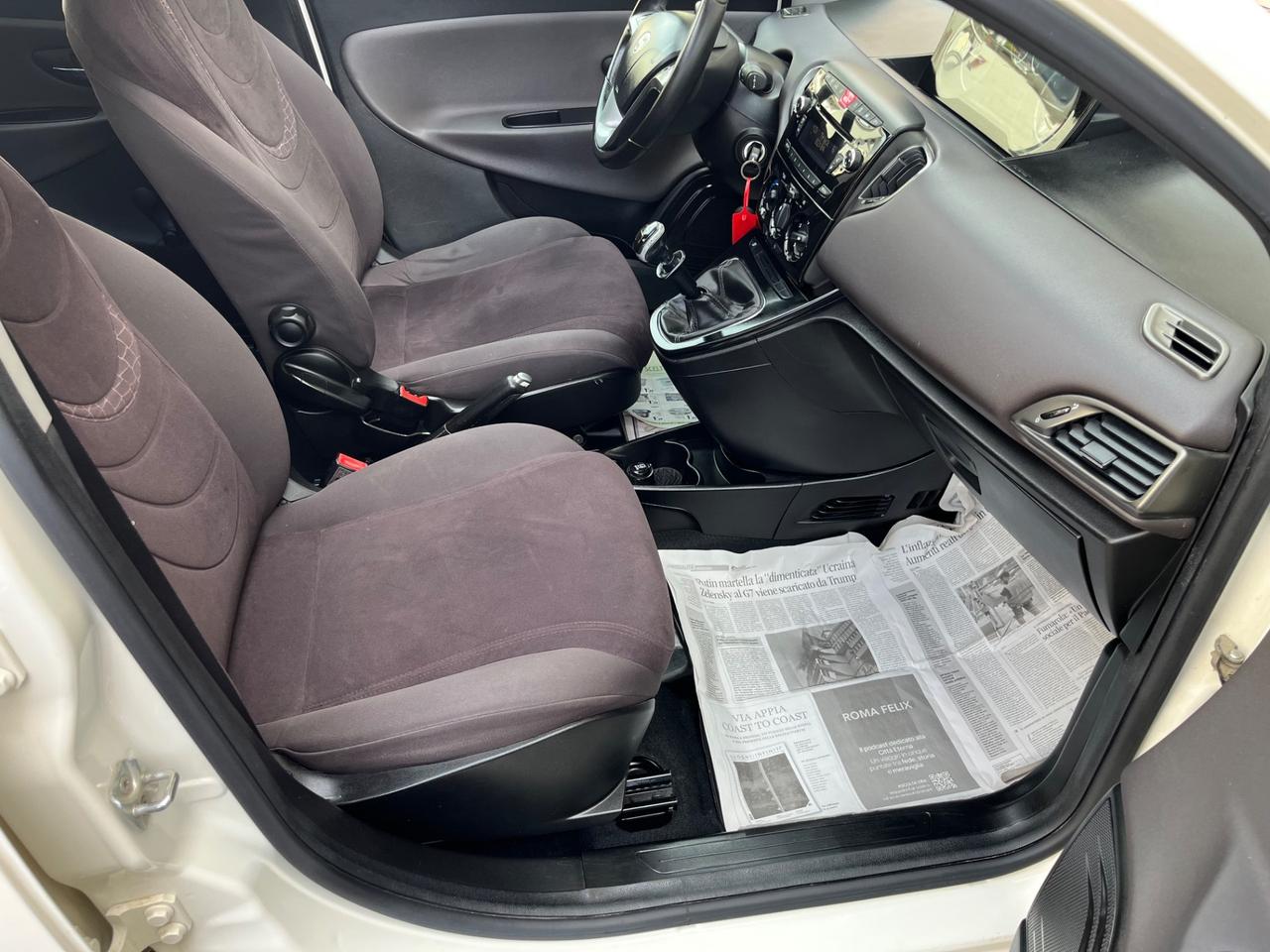LANCIA YPSILON 5P CON TETTO PANORAMICO APRIBILE