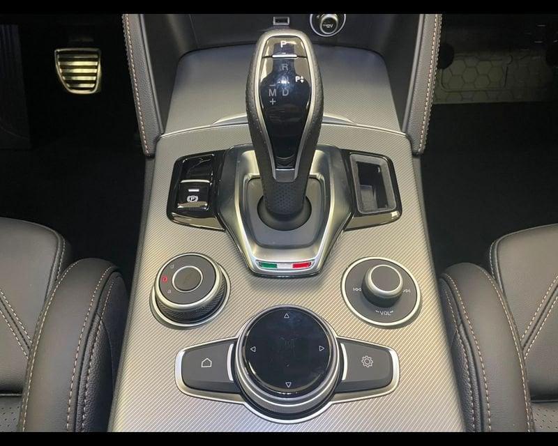 Alfa Romeo Stelvio 2023 2.2 t Intensa Q4 210cv auto