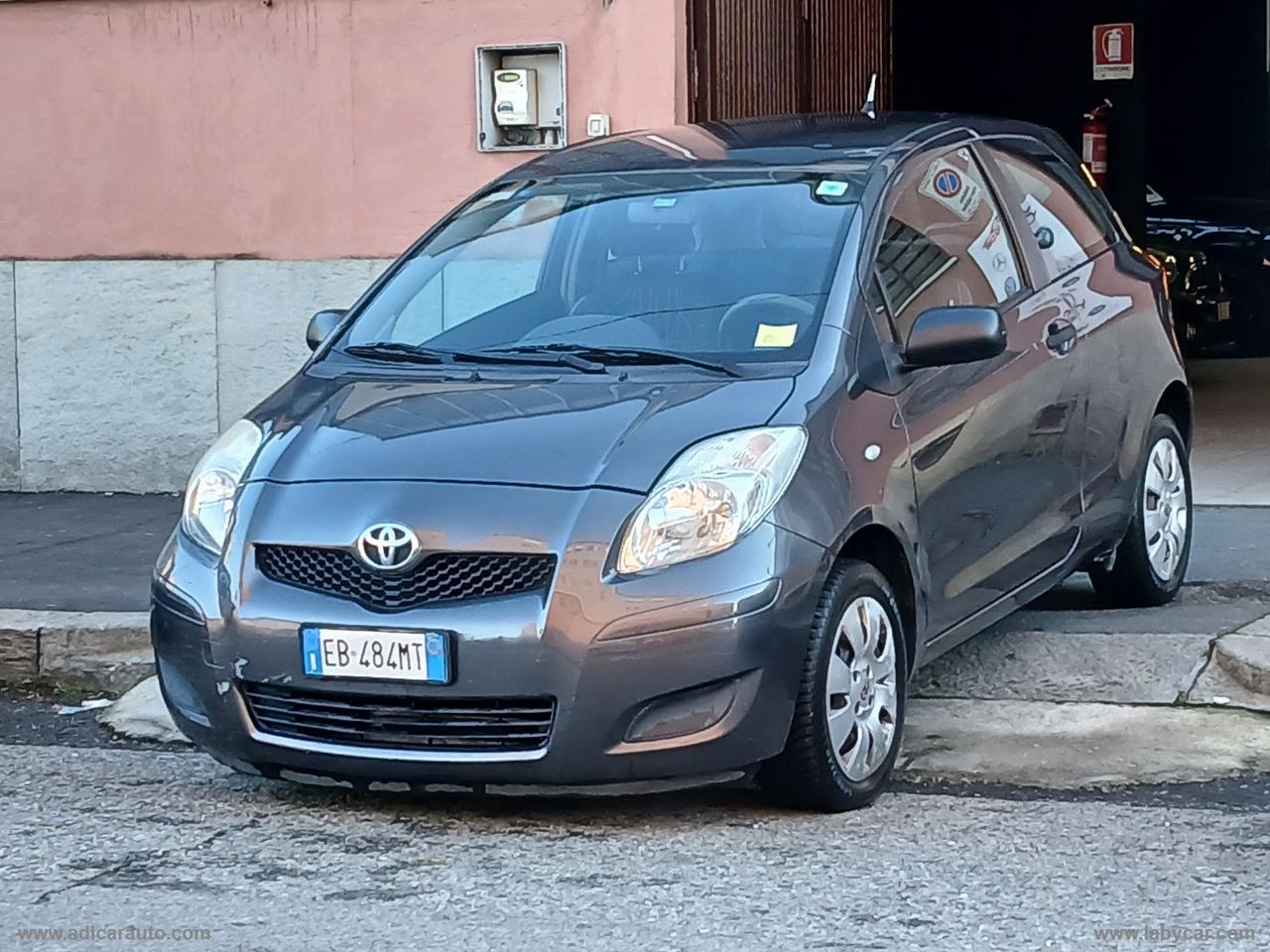 TOYOTA Yaris 1.0 3p.