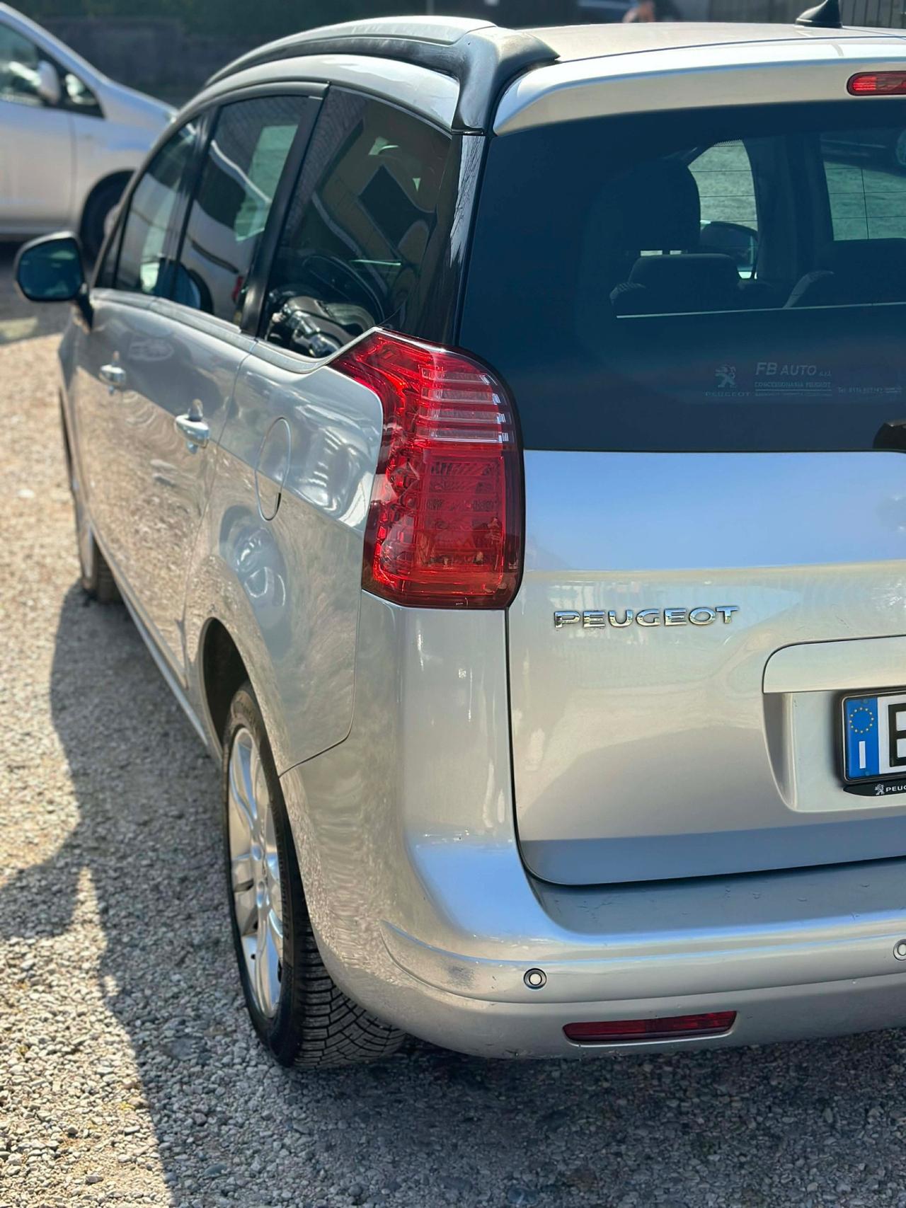 Peugeot 5008 1.6 HDi 115CV ALURE 7 POSTI TETTO KMCERT GARANZ