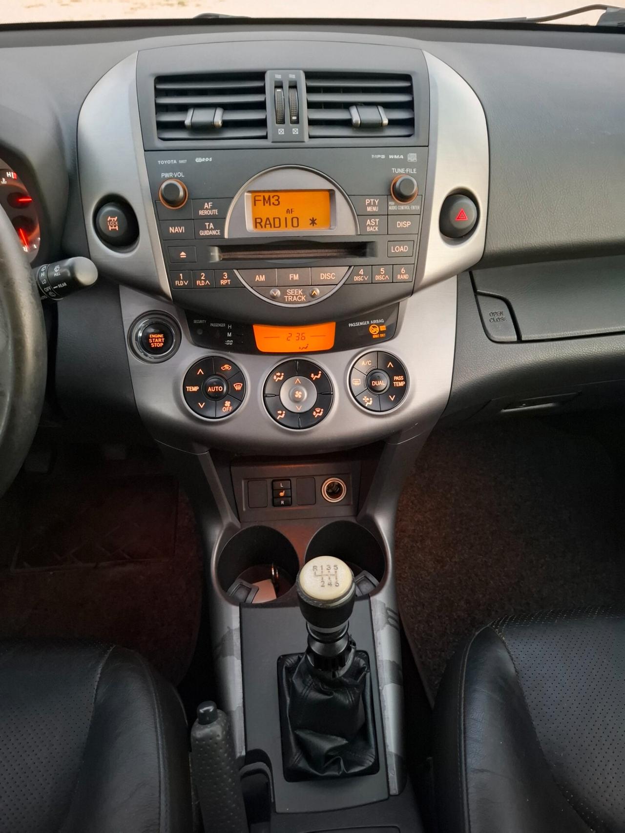 TOYOTA RAV 4 2.2 D 177 cv 4x4 LUXURY *PELLE-CERCHI*