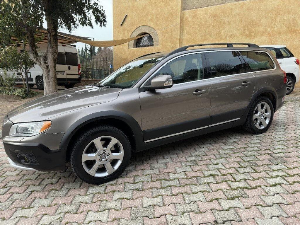 VOLVO XC70 D5 AWD kin