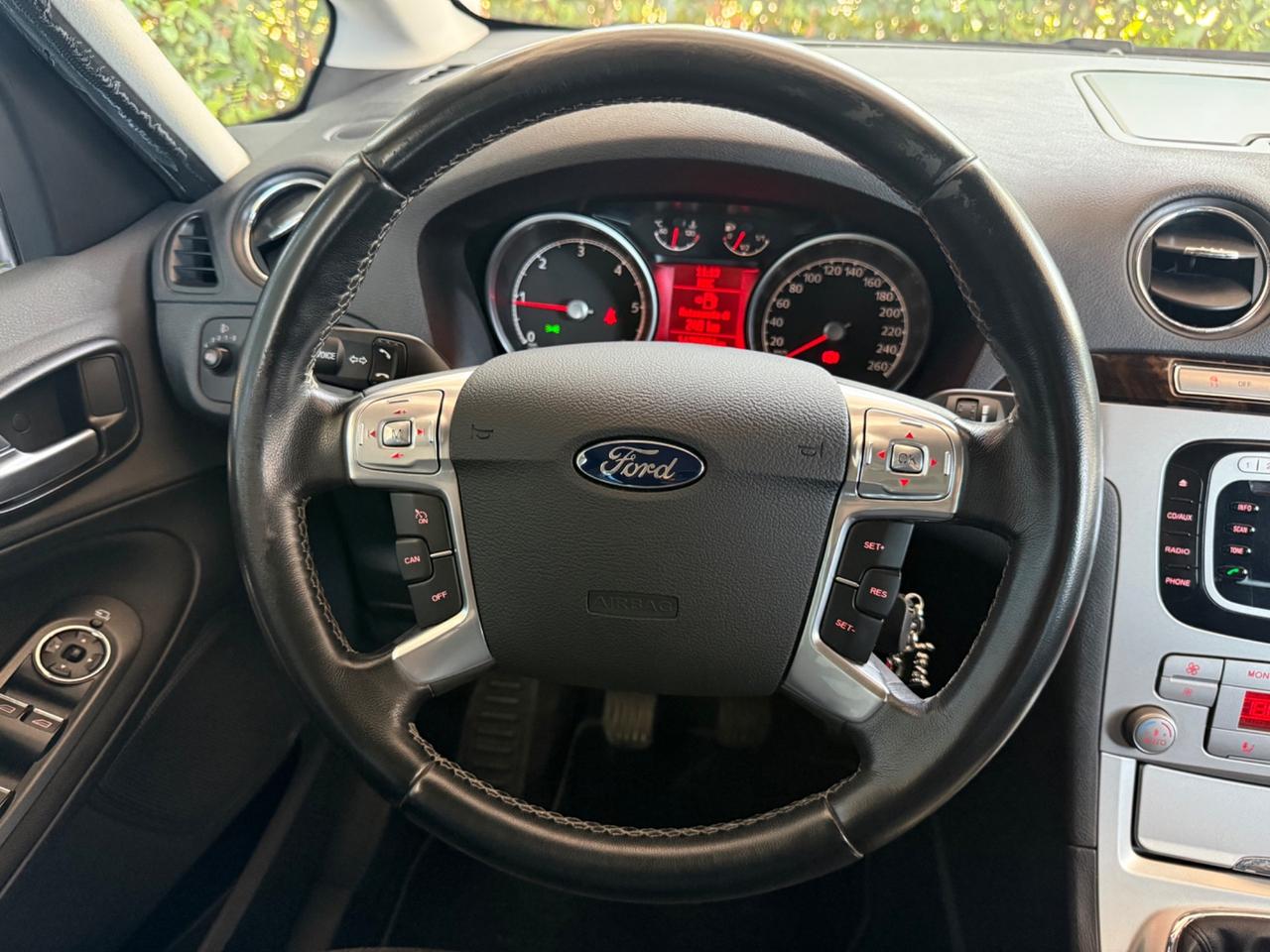 Ford Galaxy 2.0 TDCi 140 CV Ghia DPF