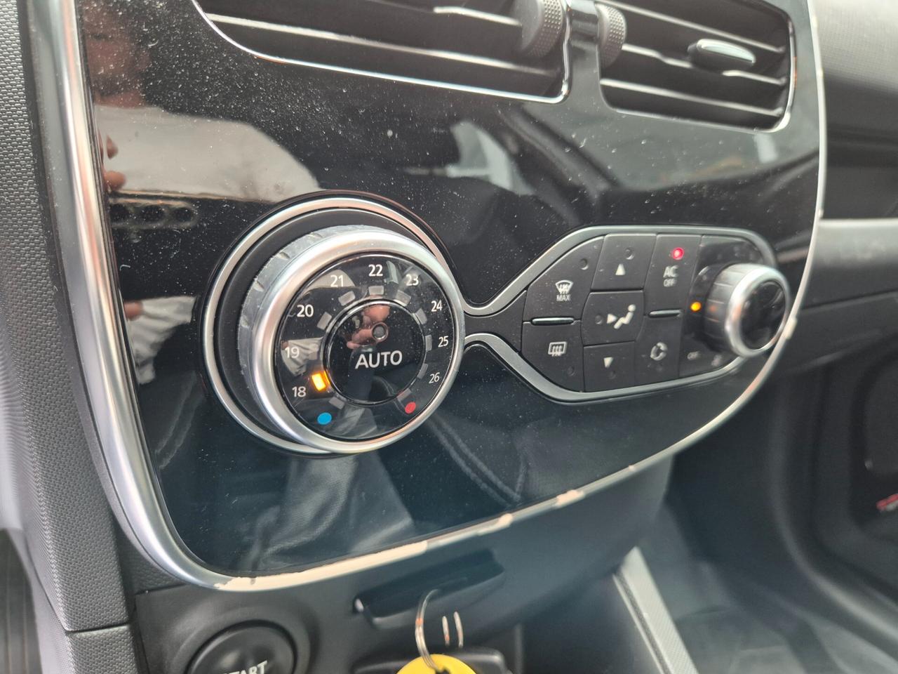 Renault Clio 1.2 75CV 5 porte COSTUMWENATIONAL