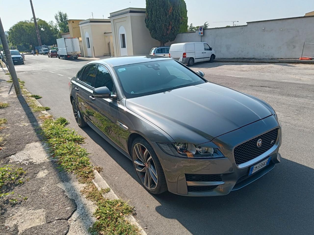 Jaguar XF 2.0 D 240 CV AWD aut. R-Sport
