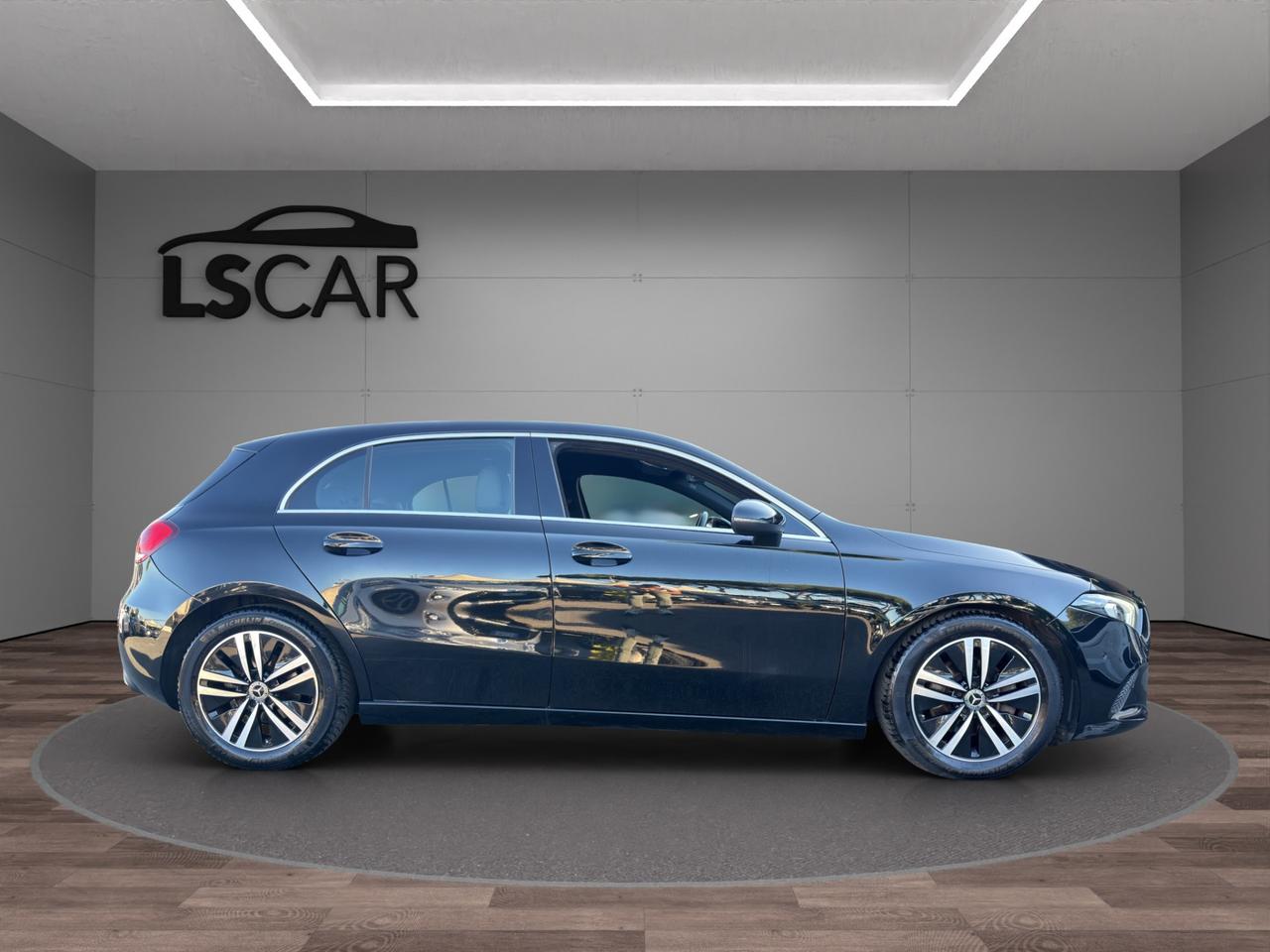 Mercedes A 180 D Business - UNIPRO - PROMO FINANZIAMENTO - PELLE - MBUX - PARK ASSIST