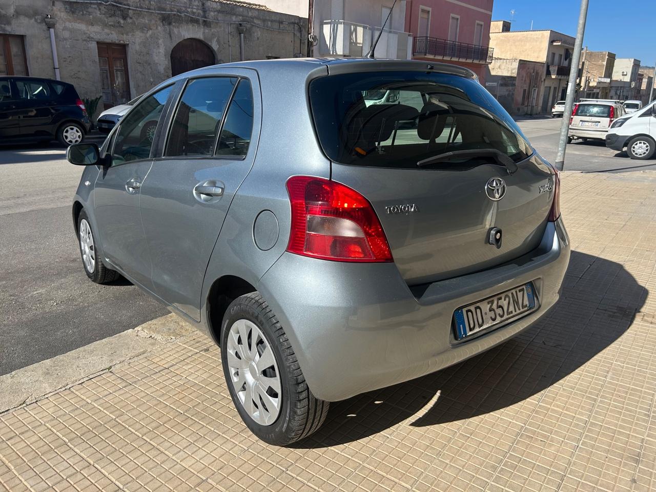 Toyota Yaris 1.0 5 porte Sol