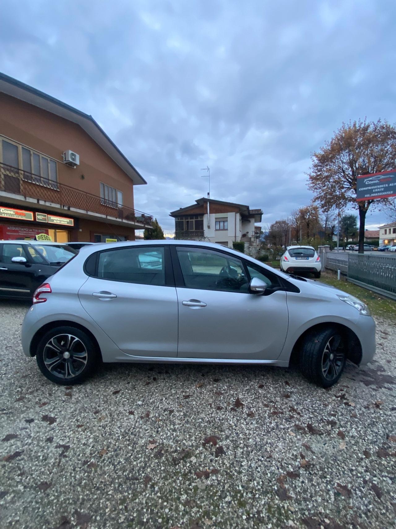 Peugeot 208 PureTech 82 5 porte Allure